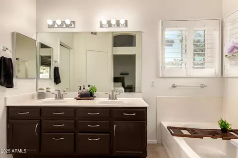 Bath - 4348 E Coolbrook Ave, Phoenix, AZ 85032 photo 1 of 3