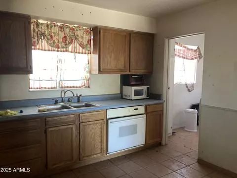 Kitchen - 705 W 2nd Pl, Mesa, AZ 85201 photo 2 of 3