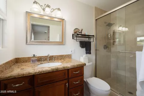 Bath - 811 W Linger Ln, Phoenix, AZ 85021 photo 1 of 1