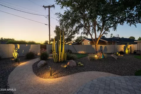 Exterior - 811 W Linger Ln, Phoenix, AZ 85021 photo 5 of 6