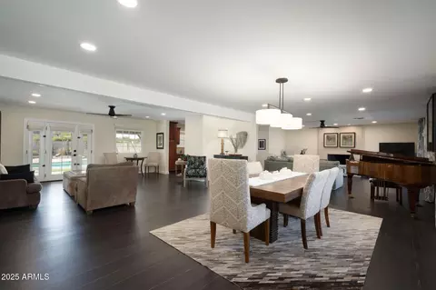 Dining - 811 W Linger Ln, Phoenix, AZ 85021 photo 3 of 3