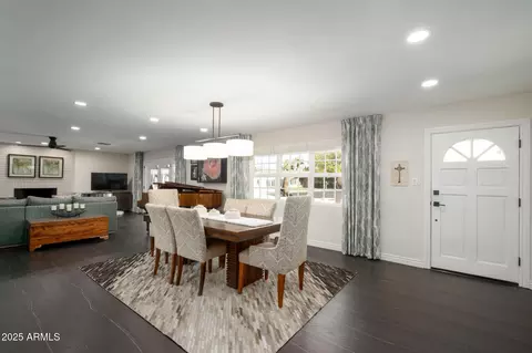 Dining - 811 W Linger Ln, Phoenix, AZ 85021 photo 1 of 3