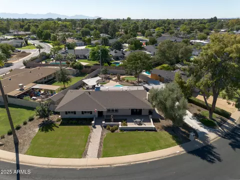 View/Area - 811 W Linger Ln, Phoenix, AZ 85021 photo 1 of 2