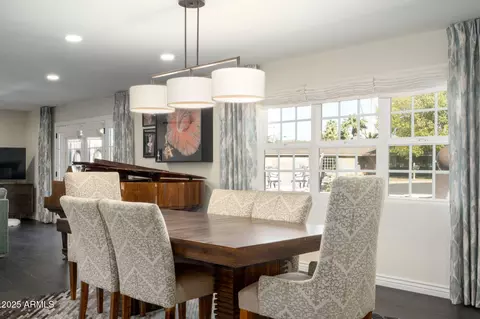 Dining - 811 W Linger Ln, Phoenix, AZ 85021 photo 2 of 3