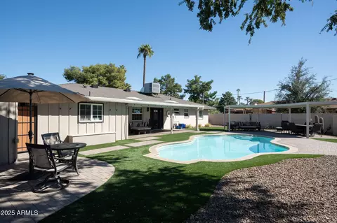 Exterior - 811 W Linger Ln, Phoenix, AZ 85021 photo 2 of 6