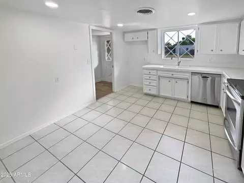Kitchen - 3646 E Arcadia Ave, Mesa, AZ 85206 photo 2 of 2