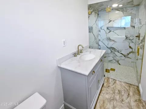 Bath - 3646 E Arcadia Ave, Mesa, AZ 85206 photo 2 of 3