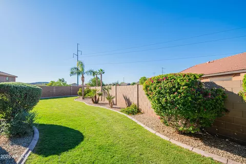 Exterior - 2831 E Jj Ranch Rd, Phoenix, AZ 85024 photo 7 of 9