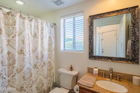 Bath - 2831 E Jj Ranch Rd, Phoenix, AZ 85024 photo 1 of 4