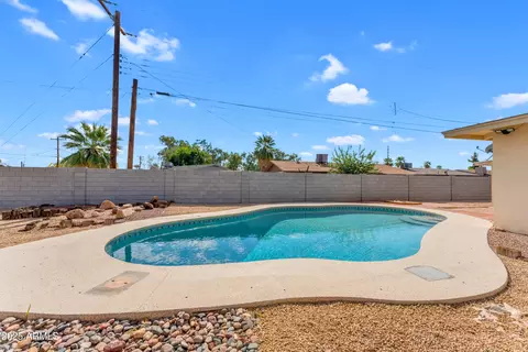 Exterior - 3645 W Cavalier Dr, Phoenix, AZ 85019 photo 5 of 7