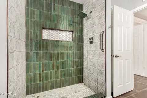 Bath - 1119 E Renee Dr E, Phoenix, AZ 85024 photo 3 of 4