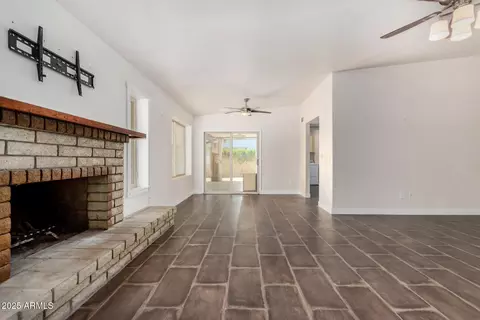 Living - 1119 E Renee Dr E, Phoenix, AZ 85024 photo 3 of 7
