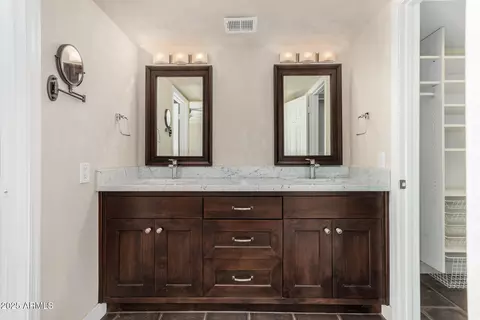Bath - 1119 E Renee Dr E, Phoenix, AZ 85024 photo 1 of 4