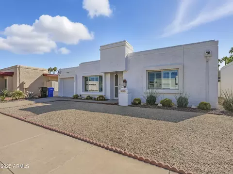 Exterior - 807 E Michelle Dr, Phoenix, AZ 85022 photo 3 of 6