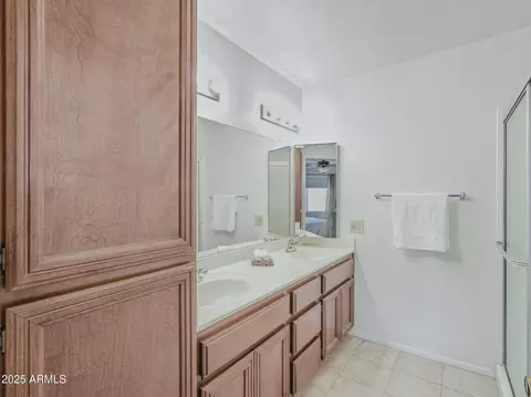 Bath - 807 E Michelle Dr, Phoenix, AZ 85022 photo 1 of 4