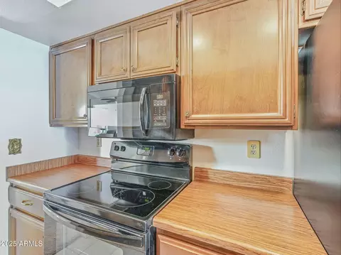 Kitchen - 807 E Michelle Dr, Phoenix, AZ 85022 photo 5 of 6