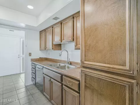 Kitchen - 807 E Michelle Dr, Phoenix, AZ 85022 photo 4 of 6