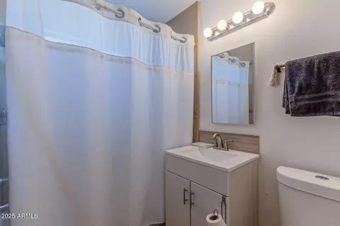 Bath - 4118 N 3rd Ave, Phoenix, AZ 85013 photo 1 of 1