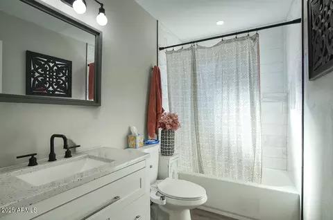 Bath - 3308 N 6th Ave, Phoenix, AZ 85013 photo 2 of 2