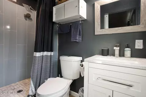 Bath - 3308 N 6th Ave, Phoenix, AZ 85013 photo 1 of 2