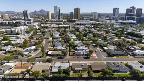View/Area - 3308 N 6th Ave, Phoenix, AZ 85013 photo 2 of 6