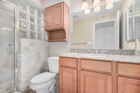 Bath - 3738 E Montecito Ave, Phoenix, AZ 85018 photo 3 of 3