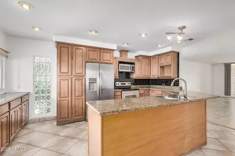Kitchen - 3738 E Montecito Ave, Phoenix, AZ 85018 photo 1 of 4
