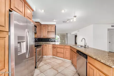 Kitchen - 3738 E Montecito Ave, Phoenix, AZ 85018 photo 3 of 4
