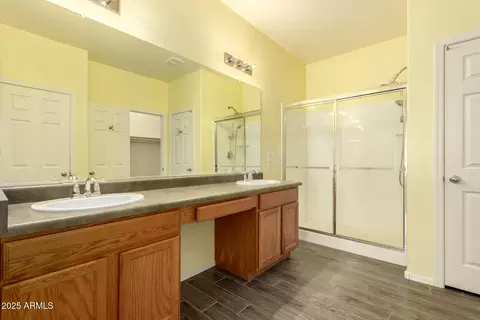 Bath - 2106 E Aire Libre Ave, Phoenix, AZ 85022 photo 1 of 3
