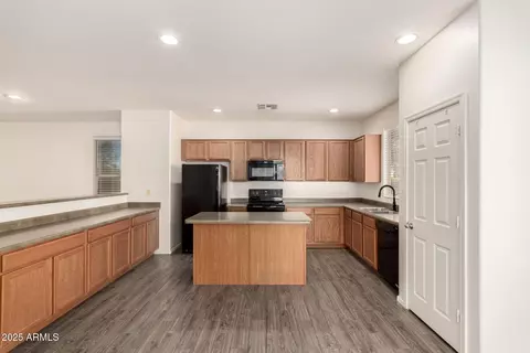 Kitchen - 2106 E Aire Libre Ave, Phoenix, AZ 85022 photo 2 of 3
