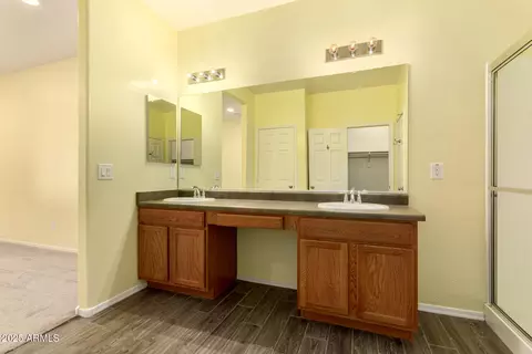 Bath - 2106 E Aire Libre Ave, Phoenix, AZ 85022 photo 2 of 3