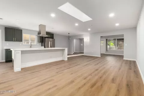 10210 W Charter Oak Dr, Sun City, AZ 85351