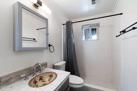 Bath - 6527 E Aspen Ave, Mesa, AZ 85206 photo 1 of 2