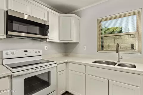 Kitchen - 4216 N 19th Pl, Phoenix, AZ 85016 photo 8 of 8