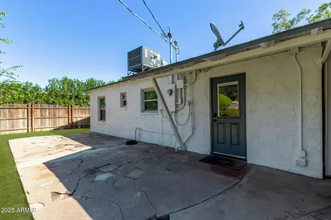 Exterior - 4216 N 19th Pl, Phoenix, AZ 85016 photo 8 of 18