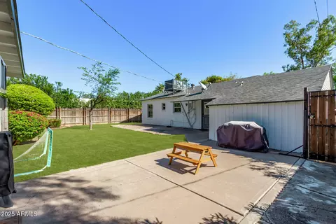 Exterior - 4216 N 19th Pl, Phoenix, AZ 85016 photo 9 of 18