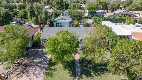 View/Area - 4216 N 19th Pl, Phoenix, AZ 85016 photo 3 of 12