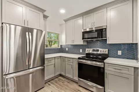 Kitchen - 4216 N 19th Pl, Phoenix, AZ 85016 photo 1 of 8