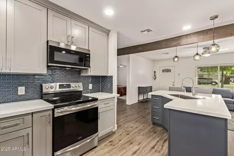 Kitchen - 4216 N 19th Pl, Phoenix, AZ 85016 photo 6 of 8