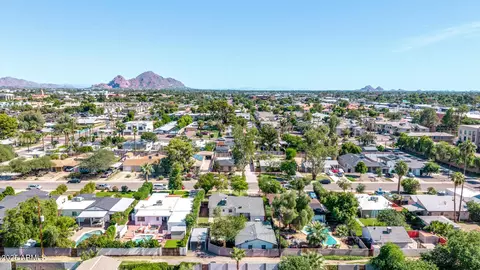 View/Area - 4216 N 19th Pl, Phoenix, AZ 85016 photo 8 of 12