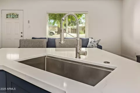 Kitchen - 4216 N 19th Pl, Phoenix, AZ 85016 photo 7 of 8
