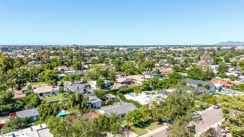 View/Area - 4216 N 19th Pl, Phoenix, AZ 85016 photo 7 of 12