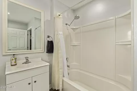 Bath - 4216 N 19th Pl, Phoenix, AZ 85016 photo 2 of 2