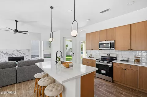 Kitchen - 1729 E Marconi Ave, Phoenix, AZ 85022 photo 4 of 7