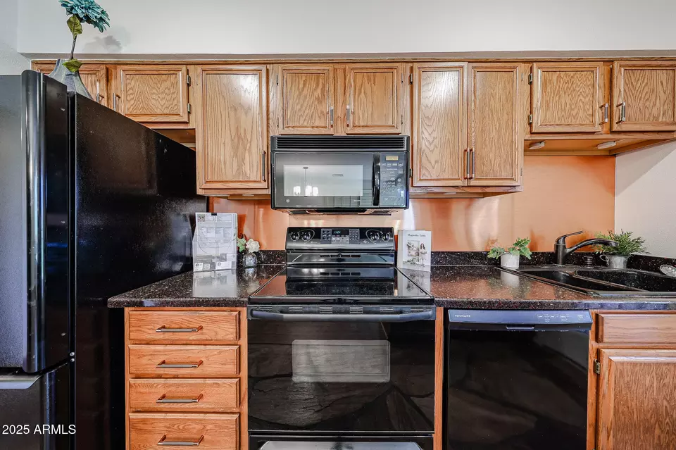 Kitchen - 1844 W Virginia Ave, Phoenix, AZ 85007 photo 4 of 7