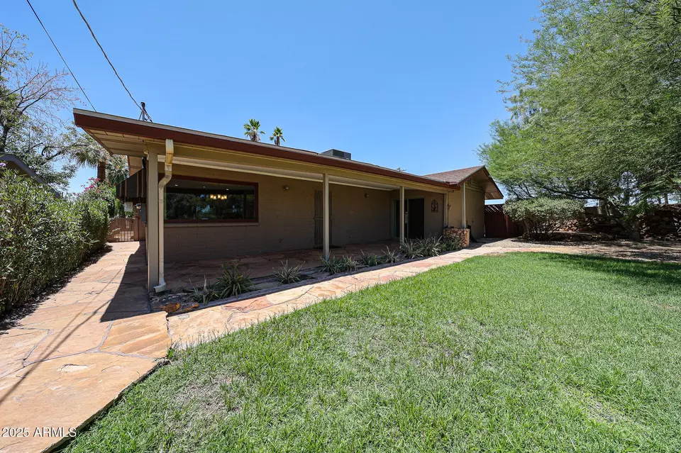 Exterior - 1844 W Virginia Ave, Phoenix, AZ 85007 photo 8 of 9