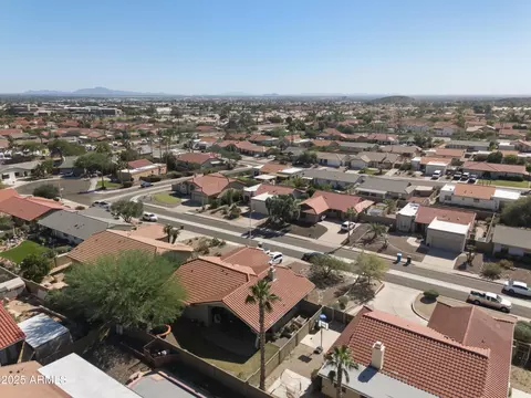 View/Area - 3914 E Tano St, Phoenix, AZ 85044 photo 4 of 6