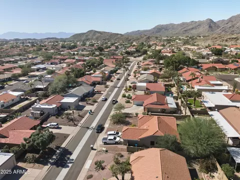 View/Area - 3914 E Tano St, Phoenix, AZ 85044 photo 3 of 6