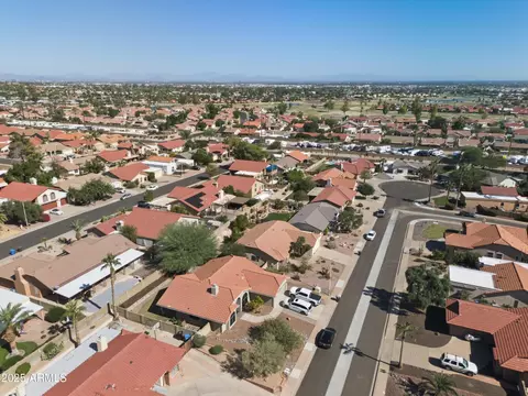 View/Area - 3914 E Tano St, Phoenix, AZ 85044 photo 5 of 6