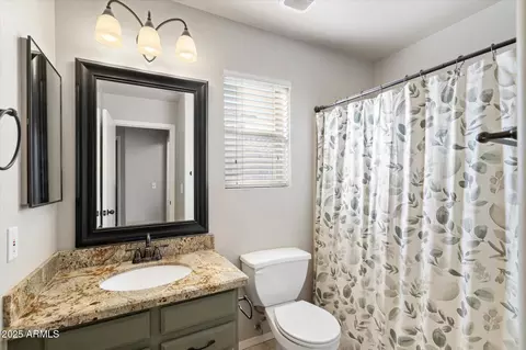Bath - 829 E Potter Dr, Phoenix, AZ 85024 photo 2 of 2